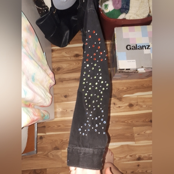 Black rhinestone studded Levi's Jean jacket - Picture 3 of 5
